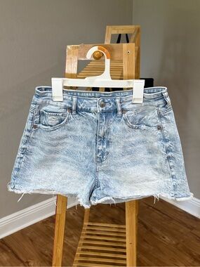 American Eagle Light Blue Denim Shorts, Size 6